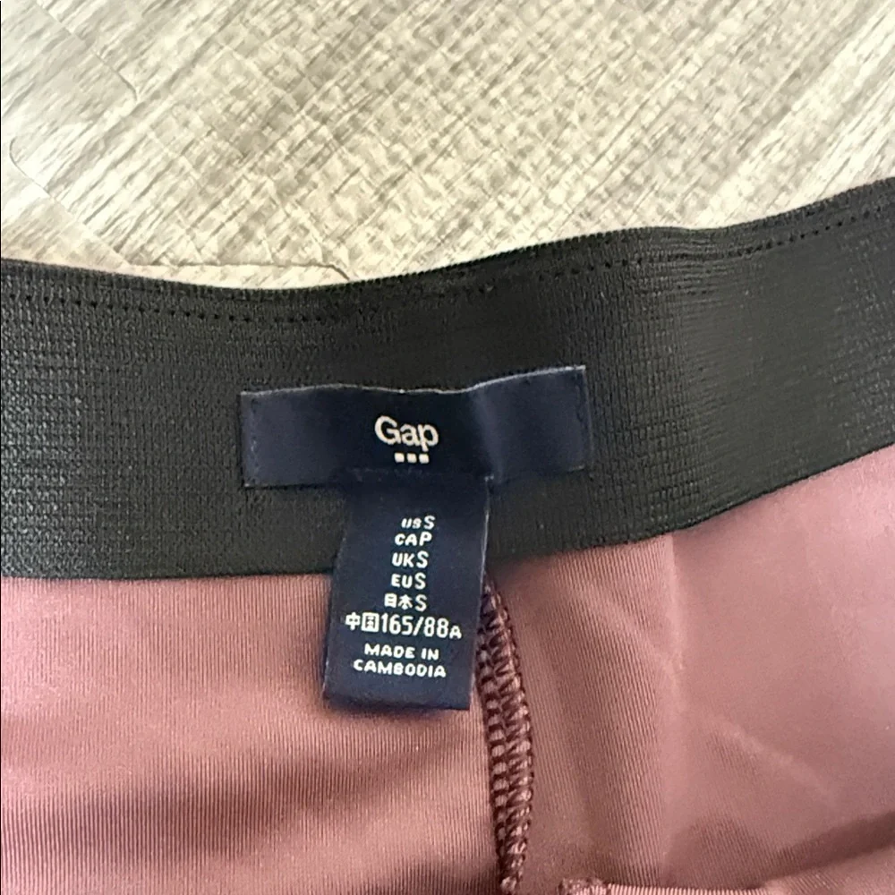Elegant Gap Crushed Velvet Plum Skirt Size Small